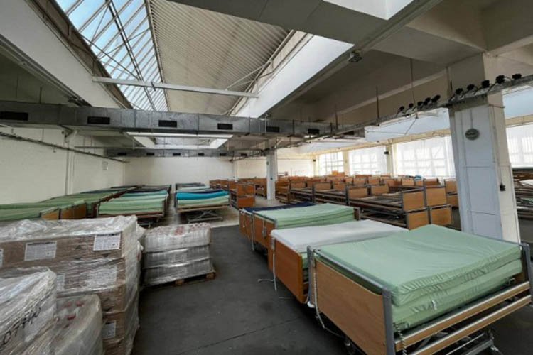 24.8.2023 - Příprava postelí na odeslání do nemocnic je v plném proudu